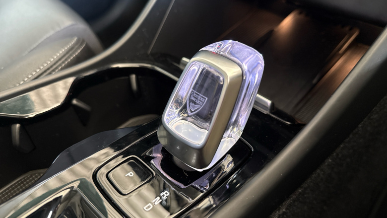 Volvo XC40 2.0 B4P Ultra Dark 5dr Auto Petrol Estate